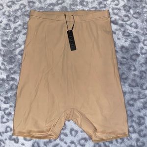 NWT SKIMS JELLY SHORTS! Limited edition 😍 color Clay